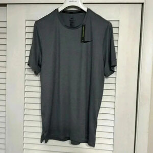 NWT NIKE men’s dri fit standard fit short sleeve gray nike pro size small